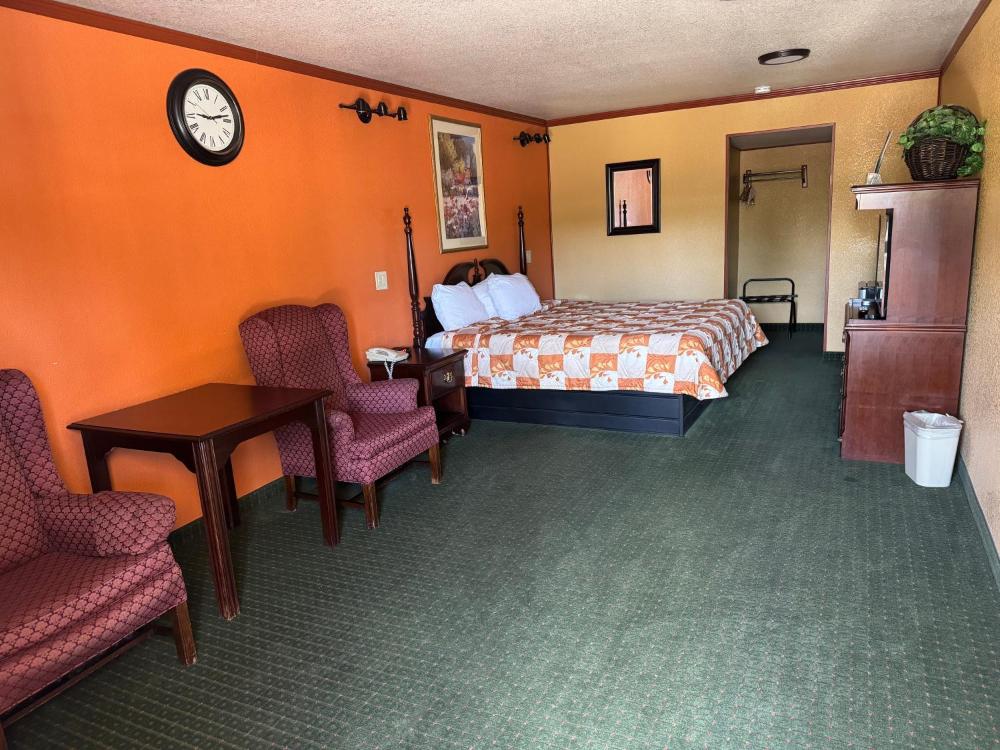 King Room - Non-Smoking interior